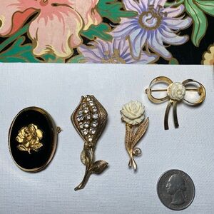 Vintage Floral Brooch Set
